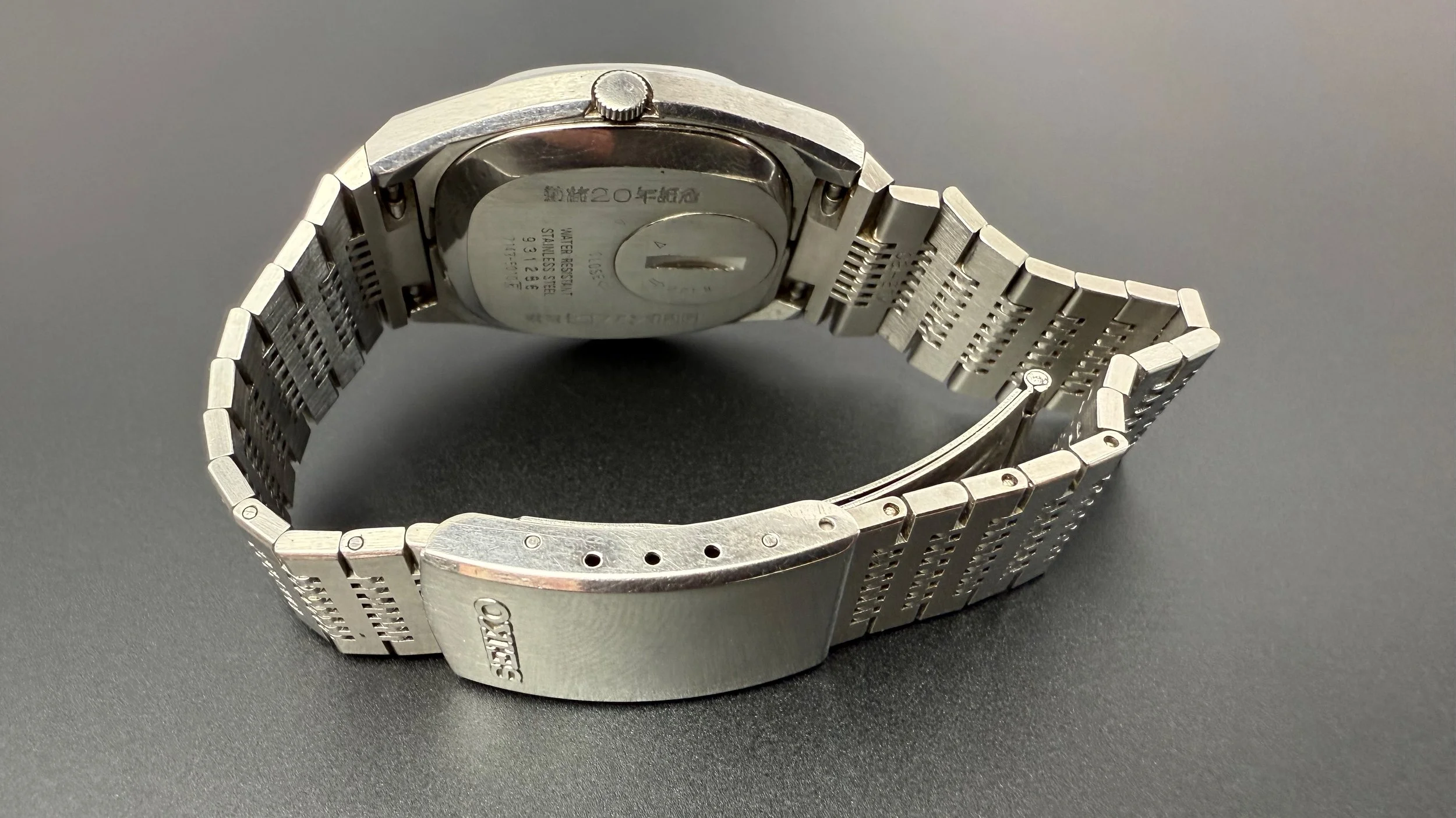 Seiko Quartz QZ 0922-8050 QMT055 — VintageSeikos.NL